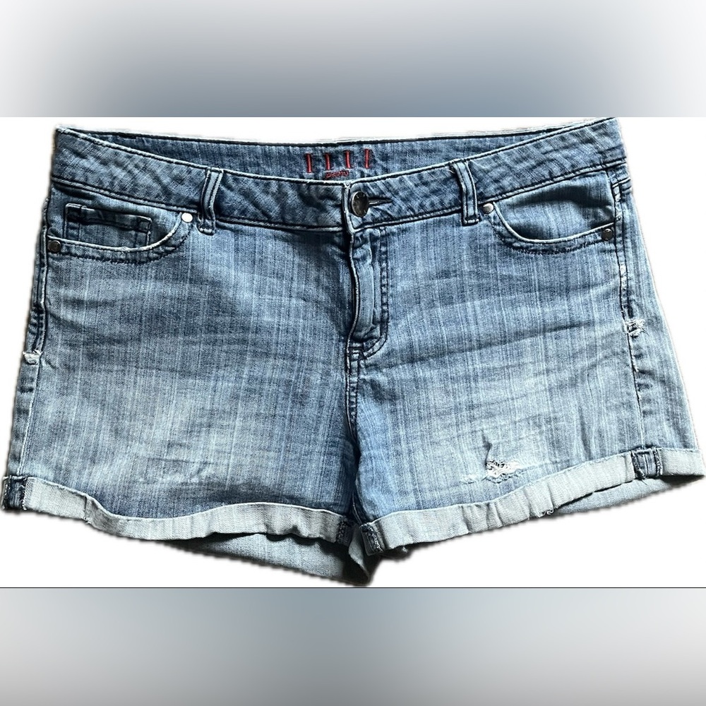 Elle Light Blue Denim Shorts. Women’s size 16.